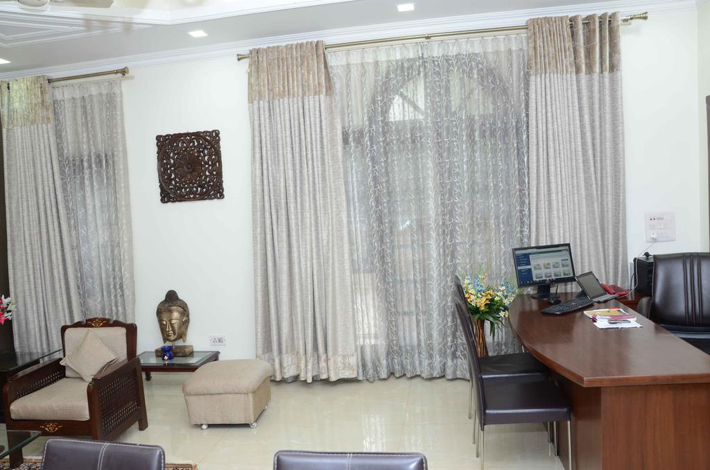 Namaste Apartments New Delhi Buitenkant foto