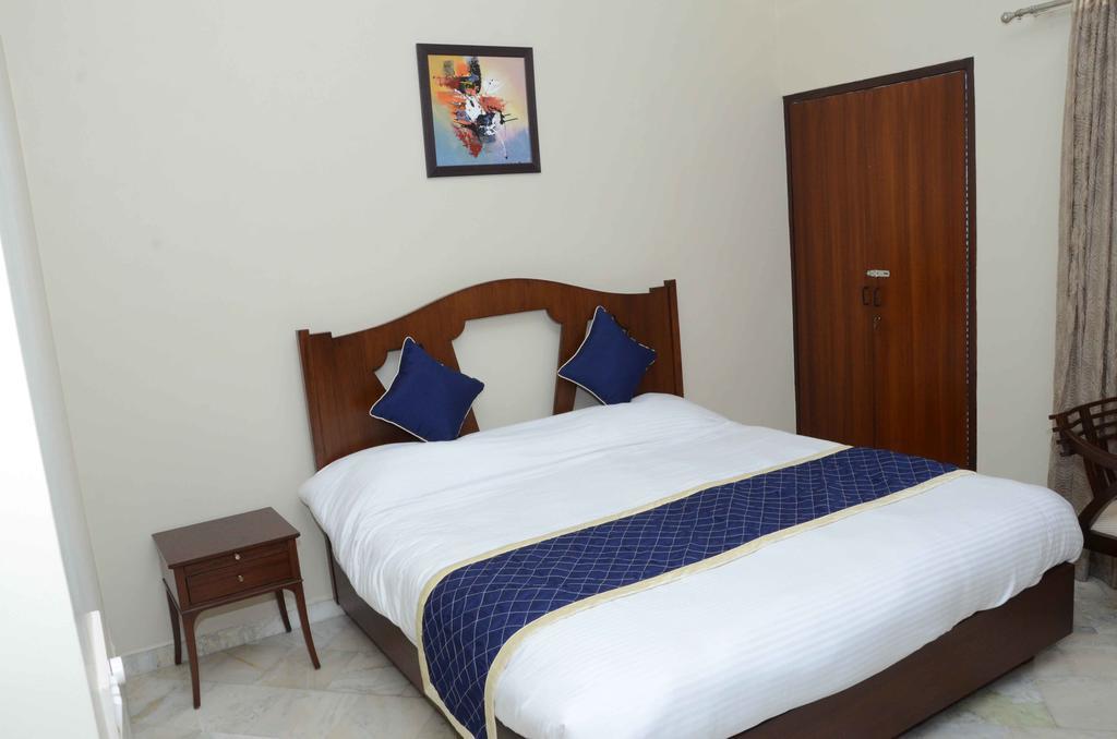 Namaste Apartments New Delhi Buitenkant foto